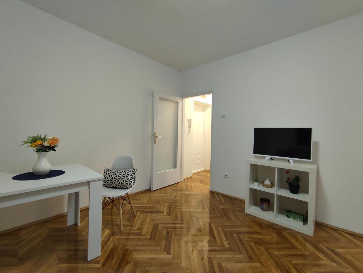 Apartment Danica Belgrado Esterno foto